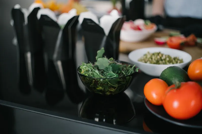 From Restaurant to Doorstep: What Really Happens to Your Poke Bowl in Transit
